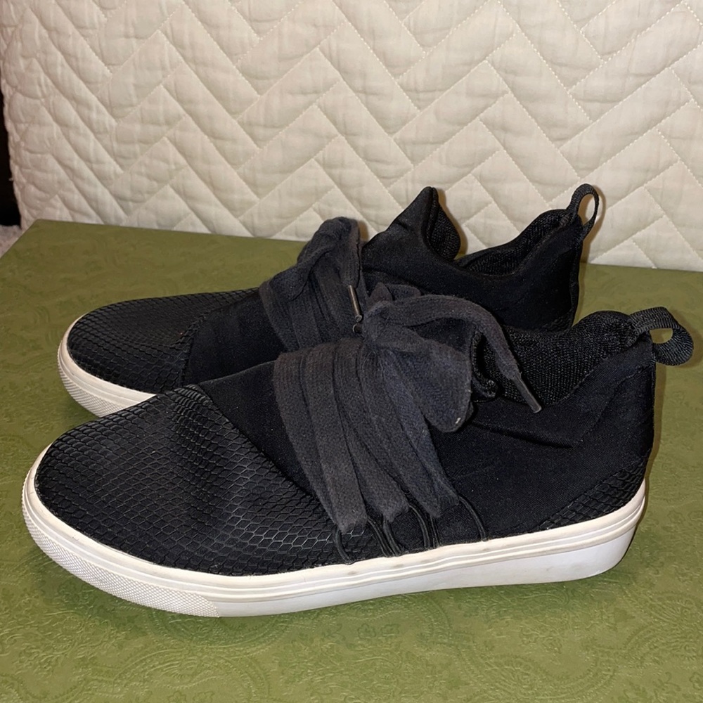 Womens Steve Madden black sneakers size 6